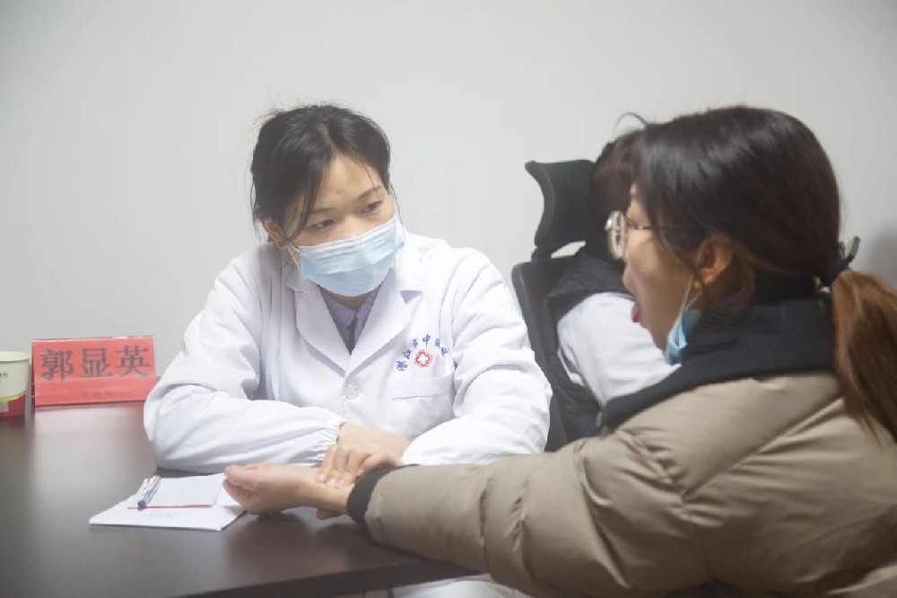 健康义诊进企业 贴心服务暖人心