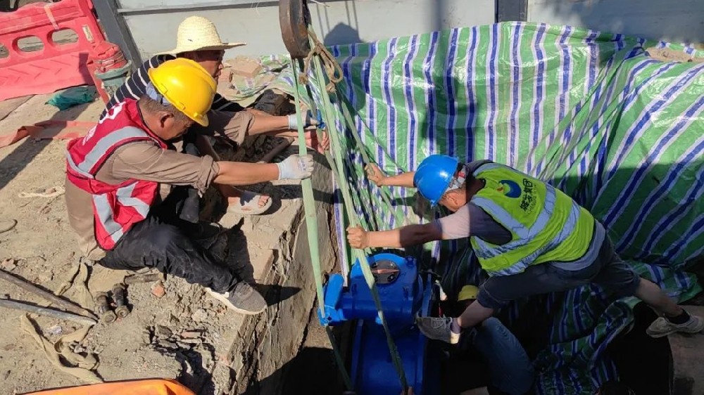 【水务集团】争分夺秒换阀门 齐心协力保供水