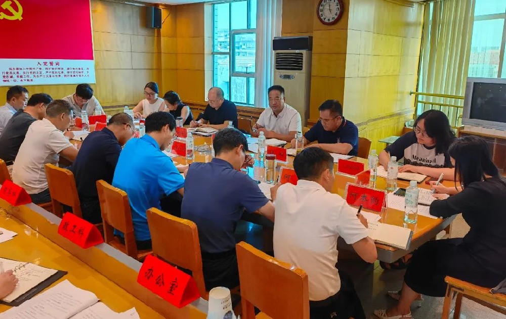 集团党委书记、董事长刘德华赴水务集团调研