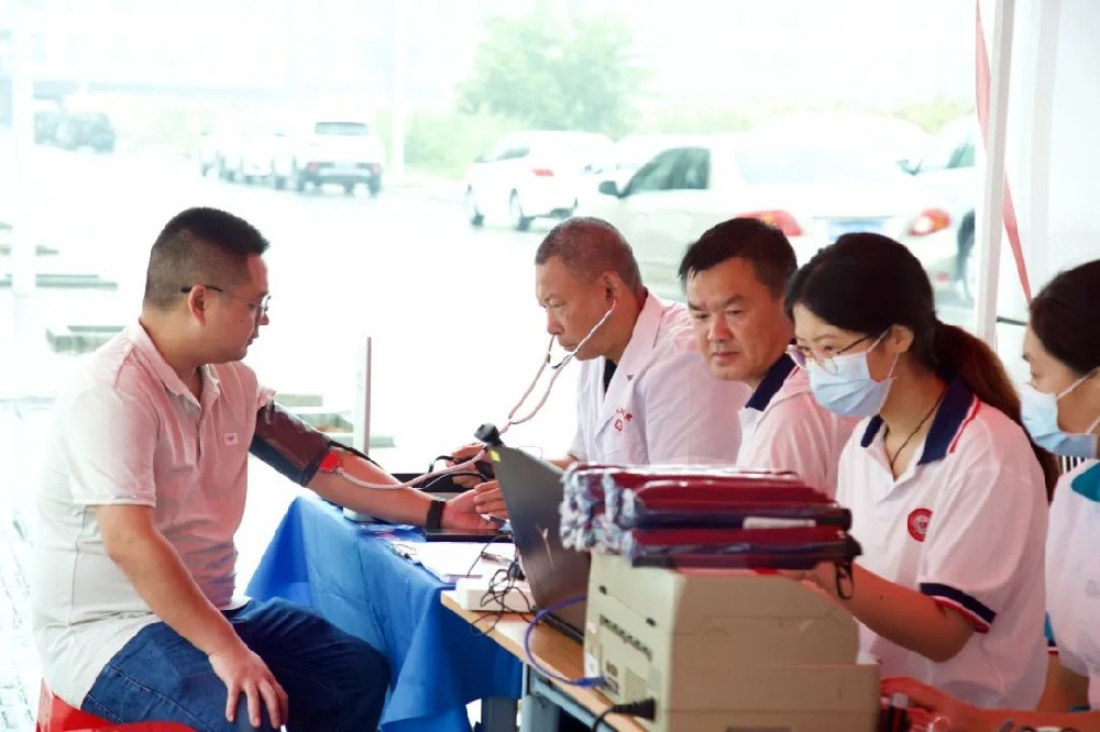 献血光荣 你我同行│市PA视讯官方网站集团组织开展无偿献血活动