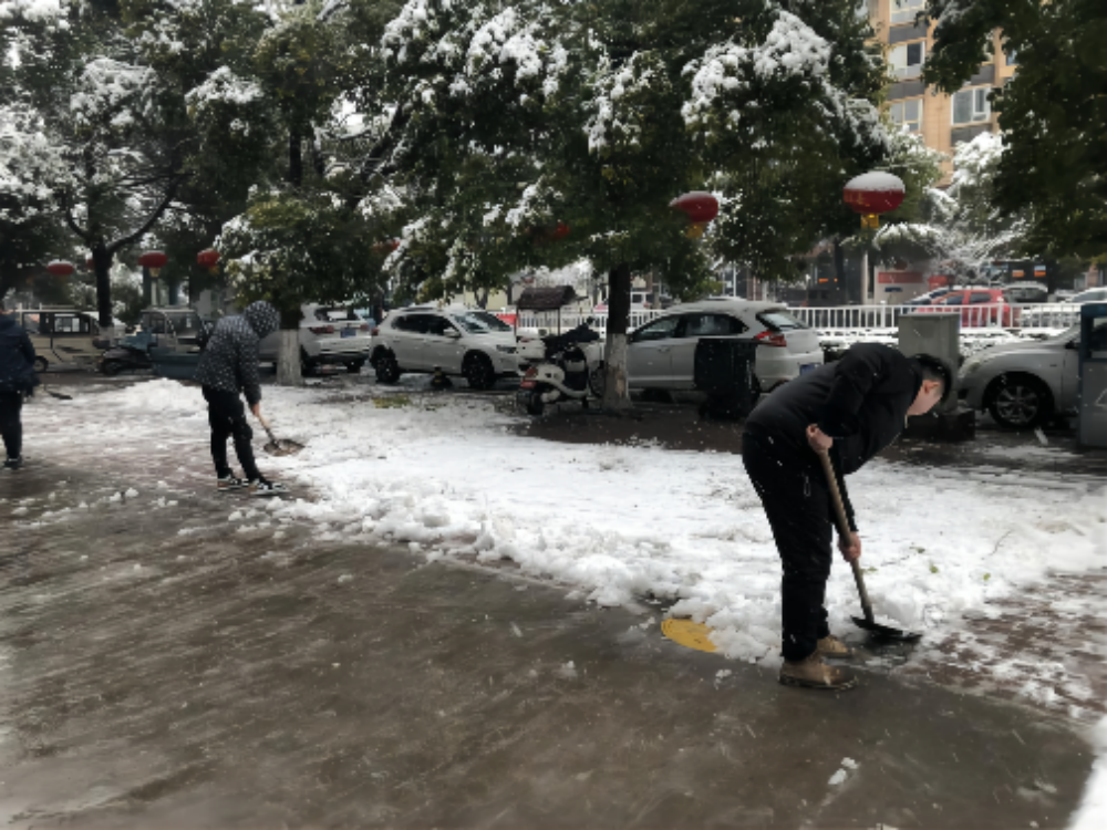 “我为群众办实事”—— 潜江城投晟源公司全力开展除雪保畅工作