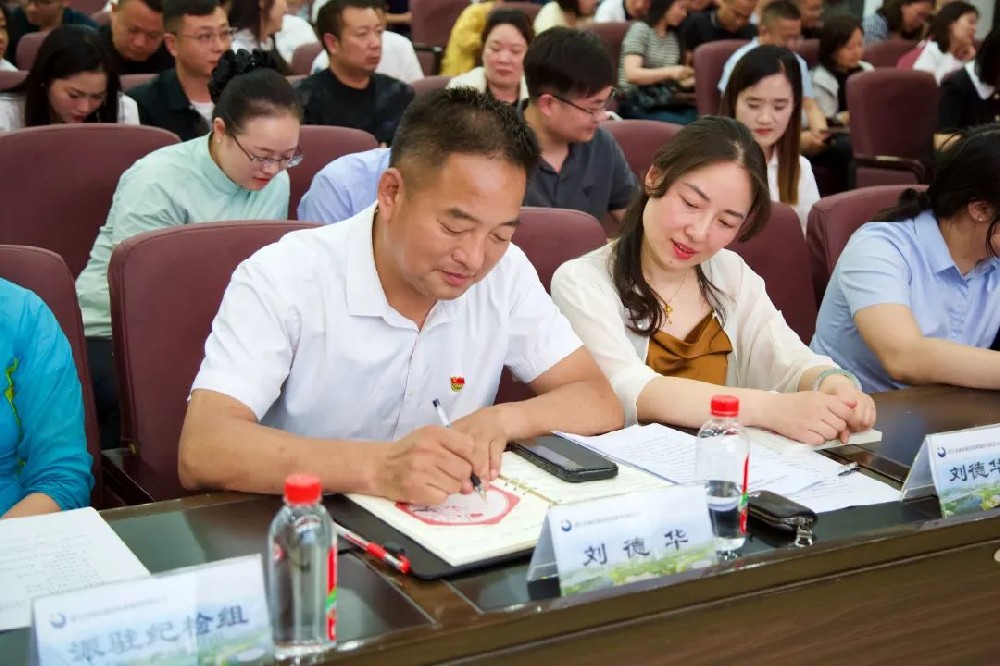 这场有温度的廉洁课,邀你一起 “听故事、签承诺、话家风”