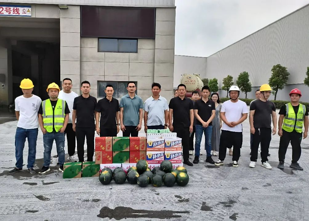 建工集团送清凉活动 (1).jpg